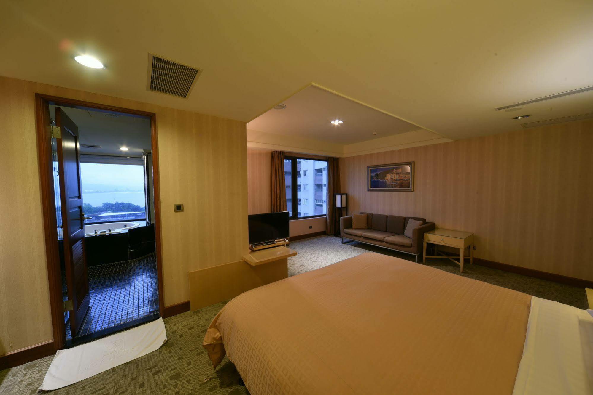 Sunrise Business Hotel - Тамсуи Екстериор снимка